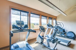 Apartment (2 Bedrooms) | Interior - Elevated Fraser Condo w/ Mountain View & Amenities (Fraser)