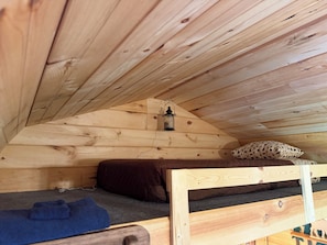 1 bedroom, WiFi, bed sheets - Mountain View Shed Cabin (Whittier)