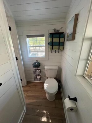 淋浴设施、毛巾、肥皂、洗发水