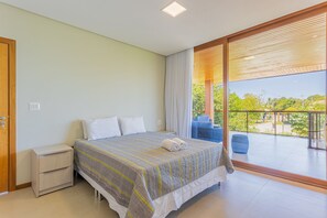 5 bedrooms, iron/ironing board, Internet, bed sheets - PF16 Casa Alto Padrão 5 Suites - Praia Bella, with exclusive access to the beach! (Mata de São João)
