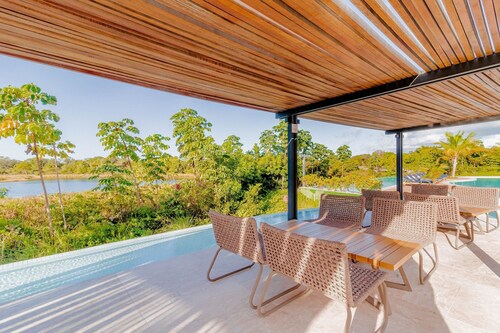 PF16 Casa Alto Padrão 5 Suites - Praia Bella, with exclusive access to the beach!