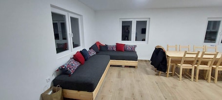 1 bedroom, free WiFi. My Little Farm