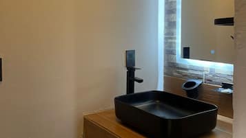 Cabaña, terraza | Baño | Ducha y toallas