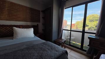 Bungalow Confort | Espacio para trabajar con un portátil, wifi gratis, ropa de cama