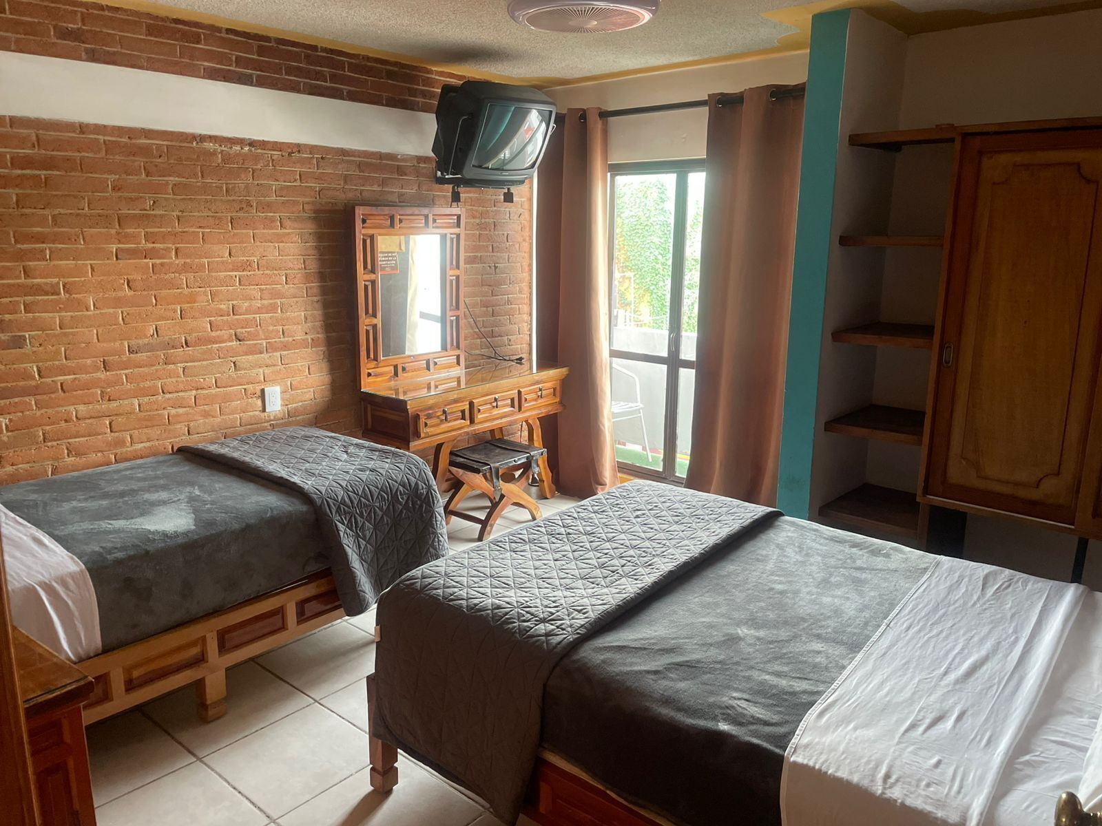 Bungalow, balkong | Skrivebord for bærbar PC, wi-fi (inkludert) og sengetøy