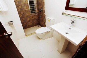Deluxe Double Room | Bathroom