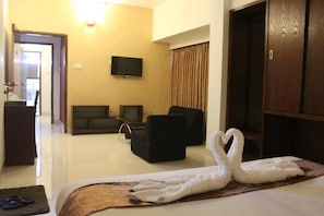 Deluxe Suite | Desk, laptop workspace, free WiFi - La Vista (Sylhet)