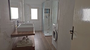 Bathtub, hair dryer, bidet, towels