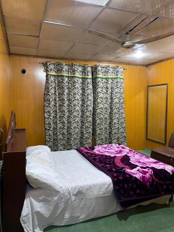 Deluxe-Doppelzimmer | Schallisolierte Zimmer, Bügeleisen/Bügelbrett, kostenloses WLAN