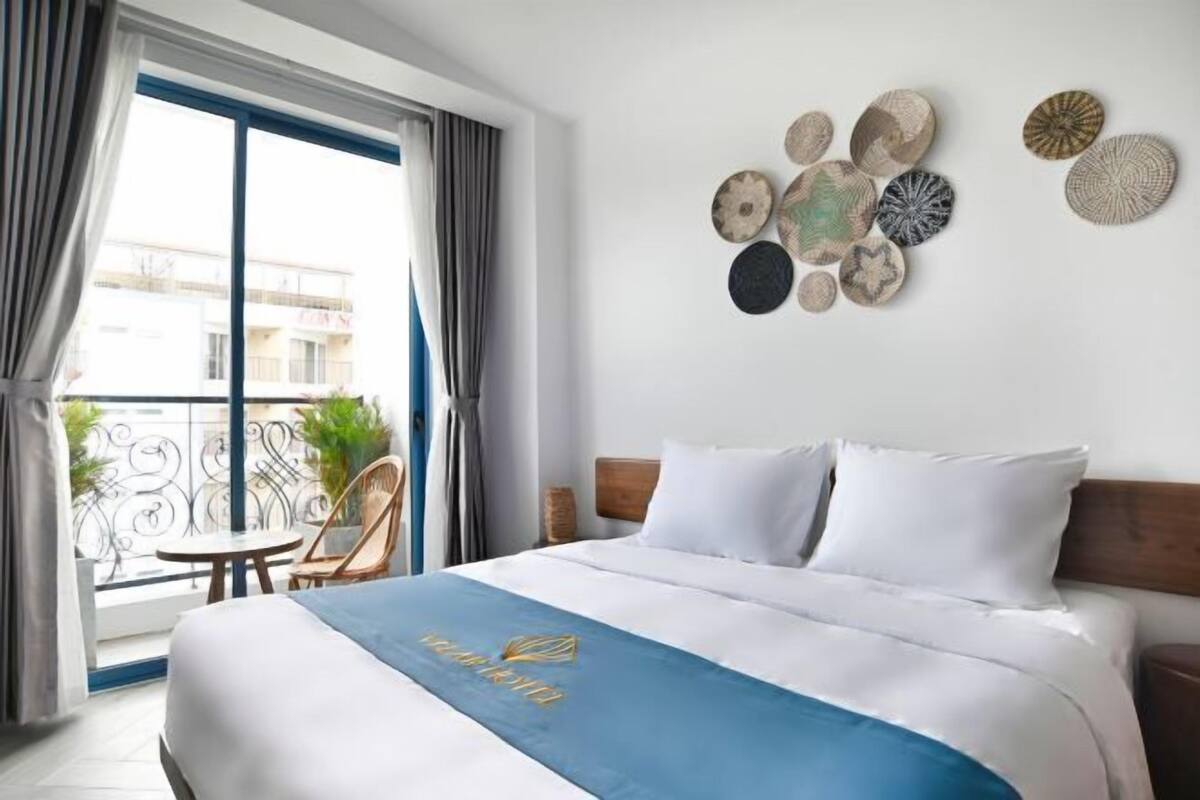 Premium bedding, pillowtop beds, minibar, in-room safe