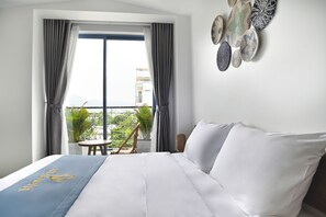 Superior Double Room, 1 King Bed, Balcony, City View | Street view