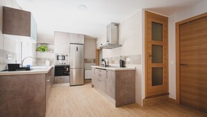 Coffee/tea maker, fridge, microwave, oven - La Casita de Ra. Casa Ideal Para Familias o Amigos (Castillo de Bayuela)