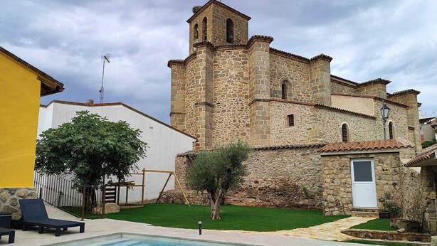 Outdoor pool - La Casita de Ra. Casa Ideal Para Familias o Amigos (Castillo de Bayuela)