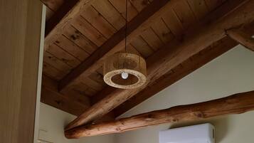 3 slaapkamers, een strijkplank/strijkijzer, reisbedje, gratis wifi