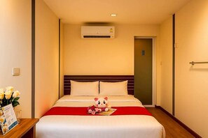 Individually decorated, laptop workspace, soundproofing, free WiFi - innbox Chiangmai Hotel (San Sai)
