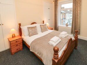 2 quartos, individualmente decorados, individualmente mobiliados