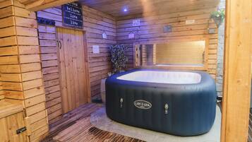 Bañera de hidromasaje interior