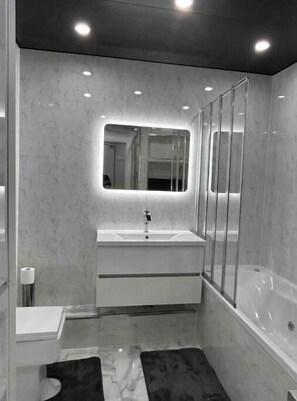 Amenidades de baño gratuitas y secadora de cabello