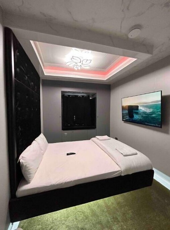 2 bedrooms, iron/ironing board