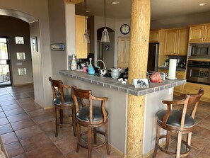 Private kitchen - Custom Home with Stunning Views of Sandia Peak; 12 miles to Balloon Fiesta Park (Rio Rancho)