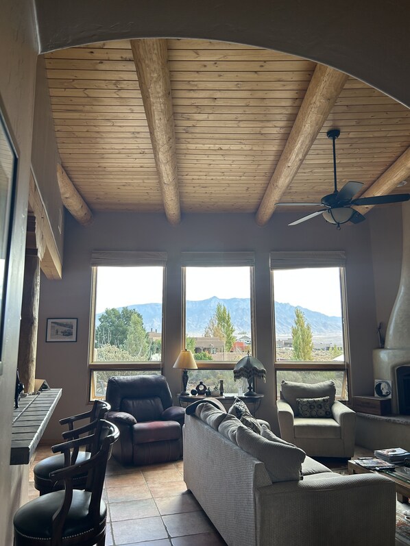 Living area - Custom Home with Stunning Views of Sandia Peak; 12 miles to Balloon Fiesta Park (Rio Rancho)