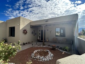 Exterior - Custom Home with Stunning Views of Sandia Peak; 12 miles to Balloon Fiesta Park (Rio Rancho)