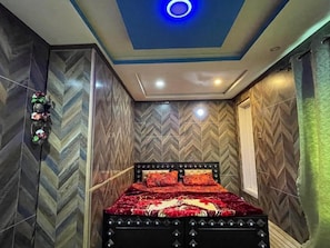 Deluxe Double Room | Iron/ironing board, free WiFi - Comfort Inn Skardu (Skardu)