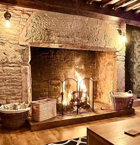 16th Cent,6 bed house,15 People