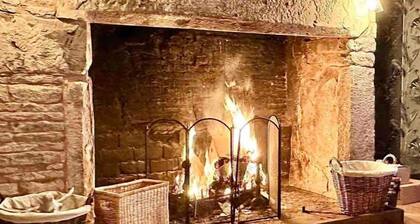 16th Cent,6 bed house,15 People