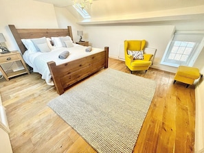 3 bedrooms, iron/ironing board, Internet, bed sheets