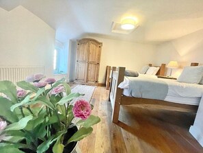 3 Schlafzimmer, Bügeleisen/Bügelbrett, Internetzugang, Bettwäsche