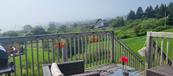 Peaceful retreat with beautiful ocean view in quiet Eastern Passage