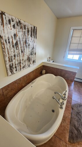 Peaceful retreat with beautiful ocean view in quiet Eastern Passage