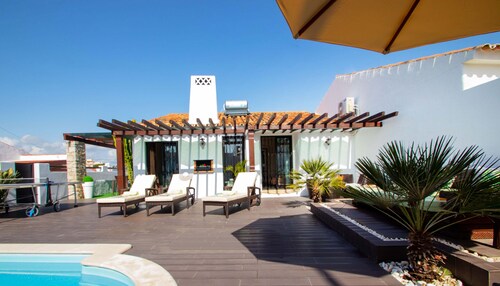 Cozy villa with heatable pool