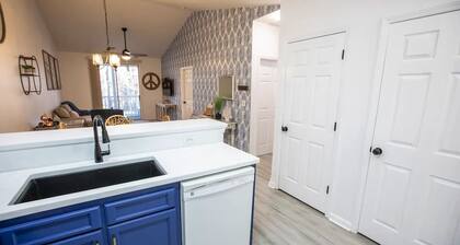 Blue Haven-Beach Condo with Pool and Hot Tub