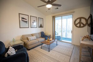 Smart TV, books - Blue Haven-Beach Condo with Pool and Hot Tub (Myrtle Beach)