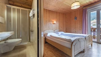 4 Schlafzimmer, Reisekinderbett, kostenloses WLAN, Bettwäsche