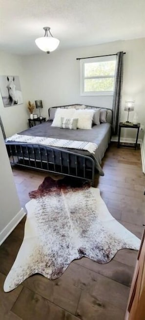 3 habitaciones, escritorio, tabla de planchar con plancha y wifi gratis 