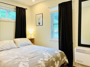 1 bedroom, WiFi, bed sheets - The Lady of the Water - Access to the lake (Magog)