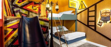 4 habitaciones, tabla de planchar con plancha, wifi y ropa de cama