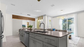 Coffee/tea maker, fridge, microwave, oven - 4 BD/ 3 BA/ Storey Lake (2393 RT) (Kissimmee)