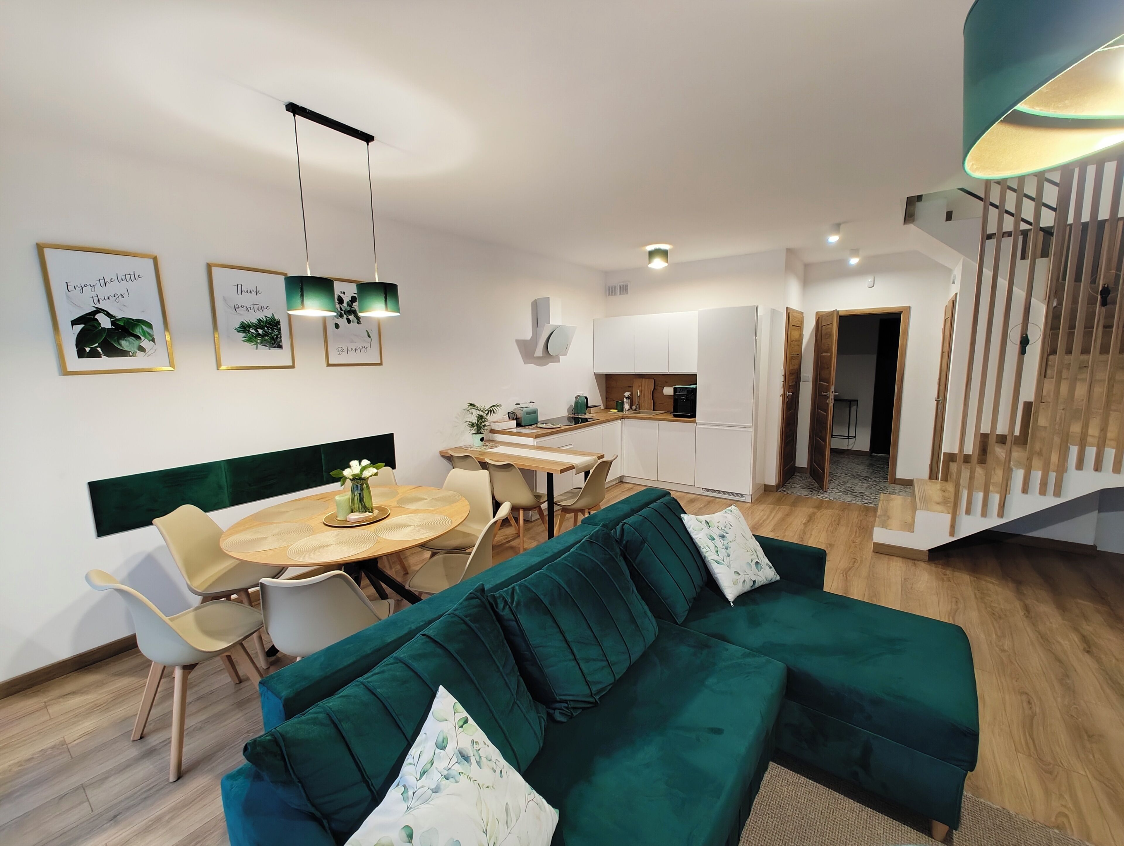 TV connectée, jeux vidéo, lecteur de DVD, livres