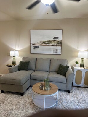 Smart-TV, Tischfußball, Tischtennisplatte