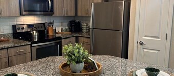 Serene Comfort - Near Airport & River City MP