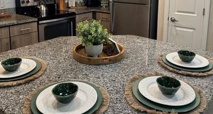 Serene Comfort - Near Airport & River City MP