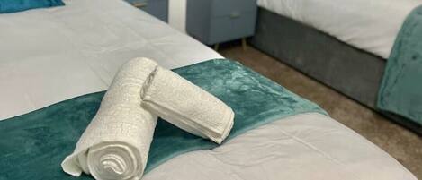 4 bedrooms, iron/ironing board, WiFi, bed sheets