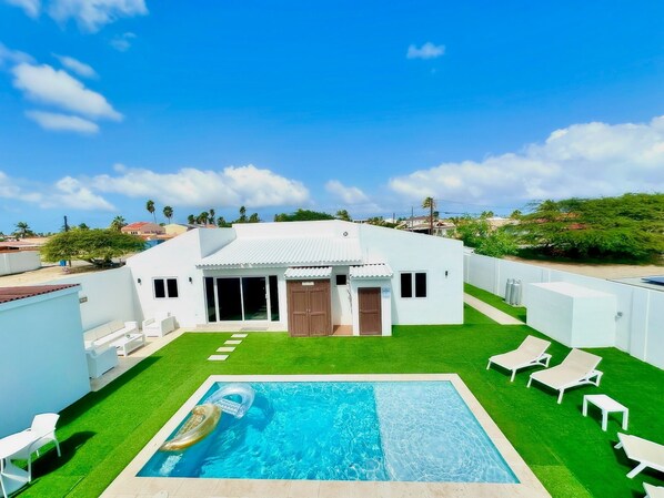 حمّام سباحة خارجي