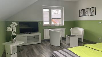 2 bedrooms, travel crib, free WiFi, bed sheets