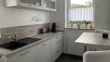 Refrigerador, horno, parrilla de estufa y lavavajillas