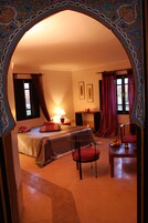 Suite Junior | 1 camera, ferro/asse da stiro, Wi-Fi gratuito, lenzuola